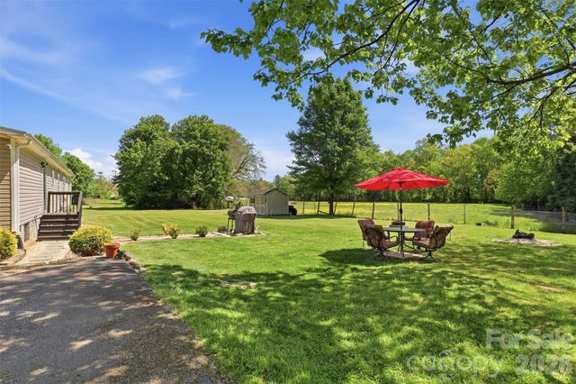 363 Banner Farm Road, Mills River, NC 28759