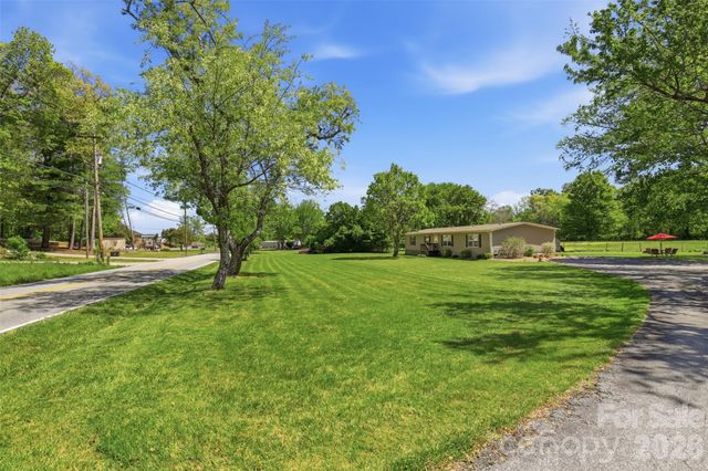 363 Banner Farm Road, Mills River, NC 28759