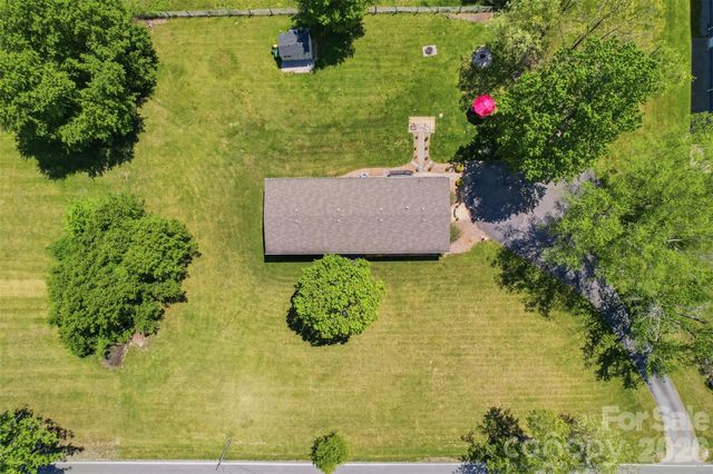363 Banner Farm Road, Mills River, NC 28759