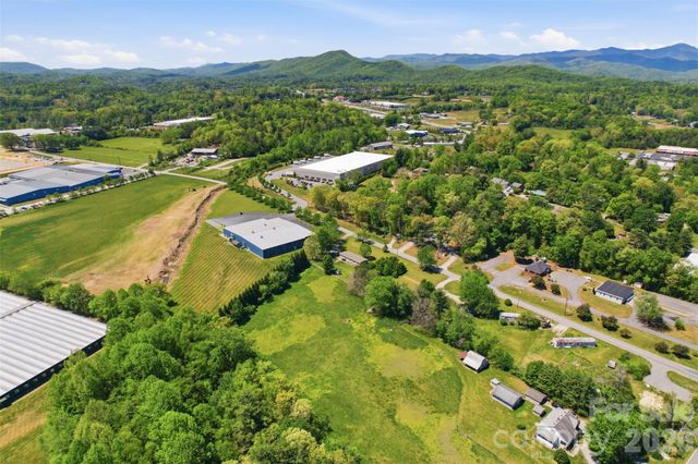 363 Banner Farm Road, Mills River, NC 28759