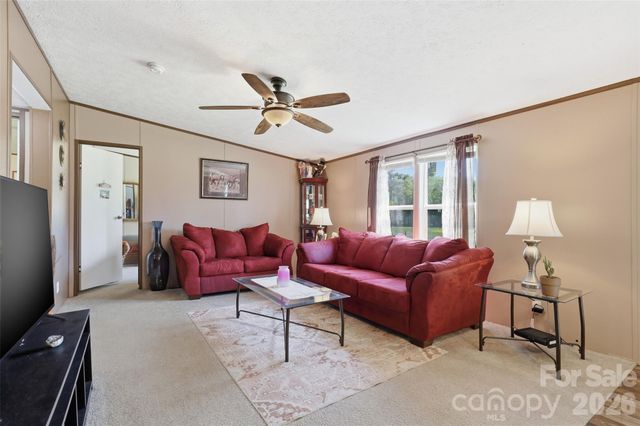 363 Banner Farm Road, Mills River, NC 28759