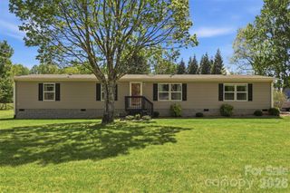 363 Banner Farm Road, Mills River, NC 28759