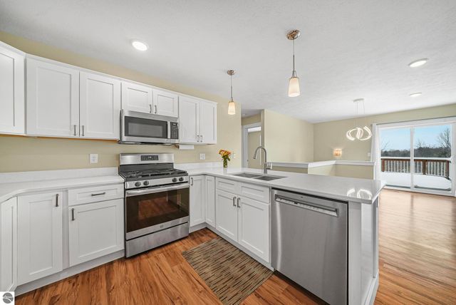 4838 Bartlett Road, Williamsburg, MI 49690