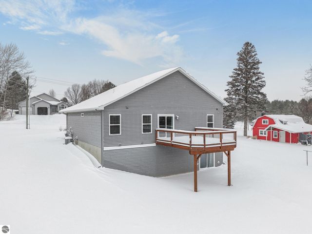 4838 Bartlett Road, Williamsburg, MI 49690
