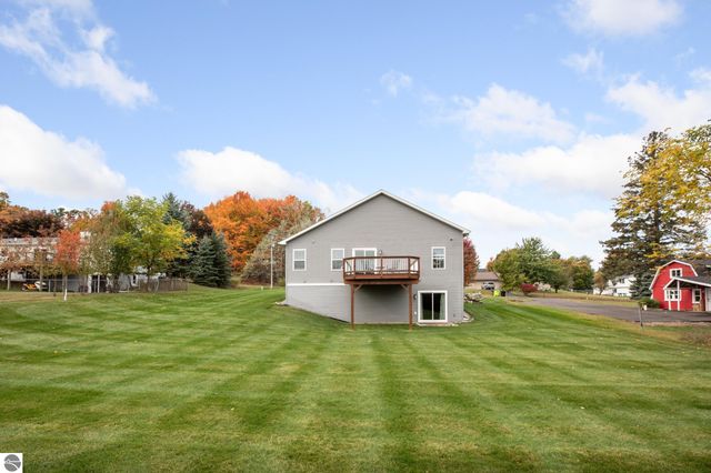 4838 Bartlett Road, Williamsburg, MI 49690