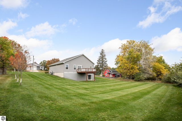 4838 Bartlett Road, Williamsburg, MI 49690