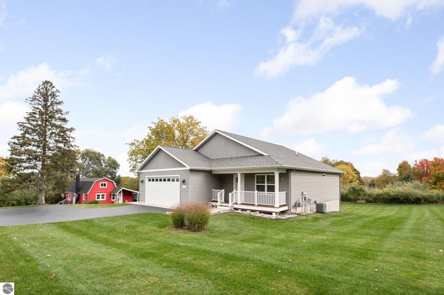 4838 Bartlett Road, Williamsburg, MI 49690