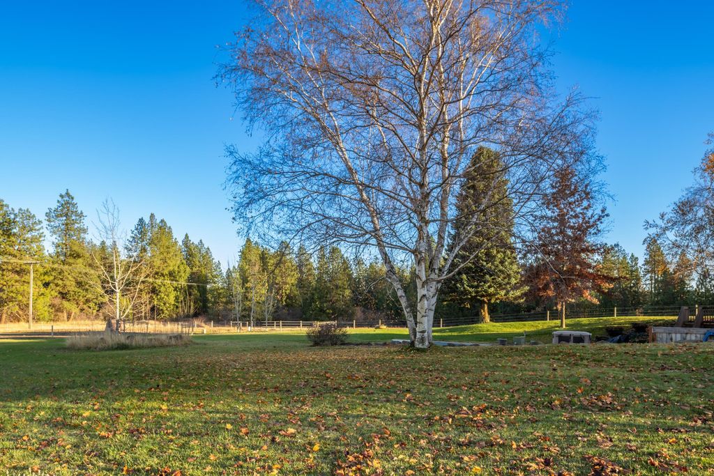 10501 E Palouse Rd, Valleyford, WA 99036