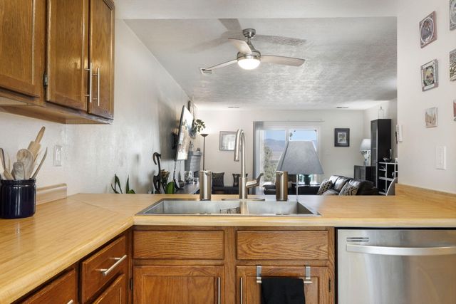 400 Sandstone Drive NE, Rio Rancho, NM 87124