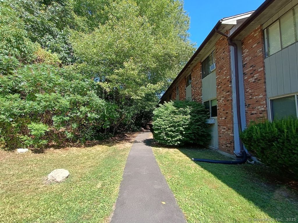 192 Kaynor Drive APT K, Waterbury, CT 06708