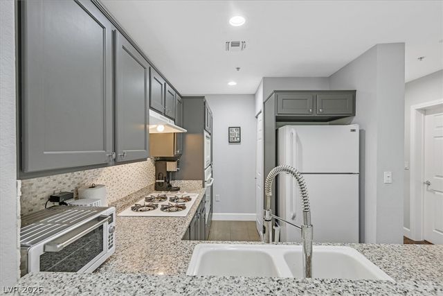 59 East Agate Avenue 206, Las Vegas, NV 89123