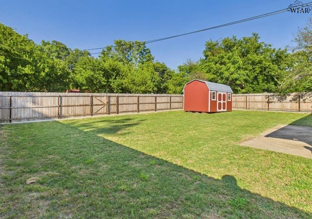 601 HAZEL DRIVE, Burkburnett, TX 76354