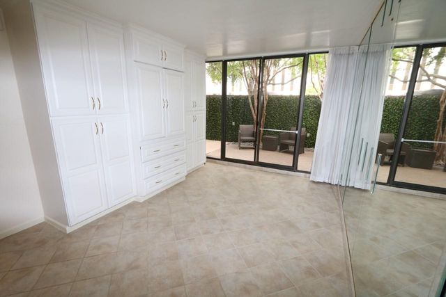 5001 Woodway Drive 104, Houston, TX 77056