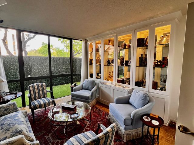 5001 Woodway Drive 104, Houston, TX 77056