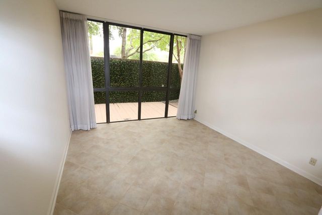 5001 Woodway Drive 104, Houston, TX 77056