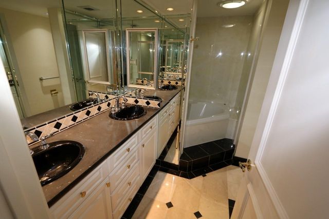 5001 Woodway Drive 104, Houston, TX 77056