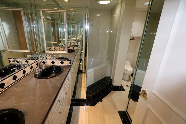 5001 Woodway Drive 104, Houston, TX 77056