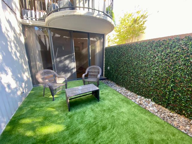 5001 Woodway Drive 104, Houston, TX 77056