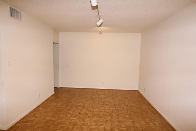 5001 Woodway Drive 104, Houston, TX 77056