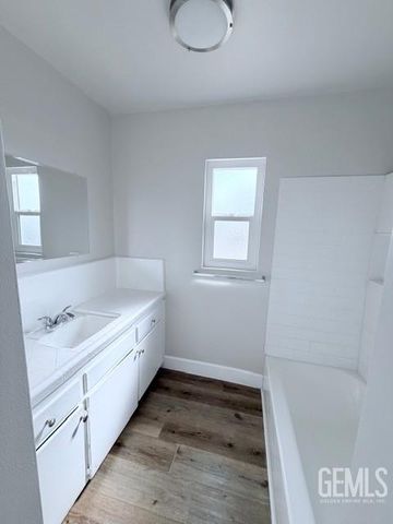 3609 Granada Avenue, Bakersfield, CA 93309