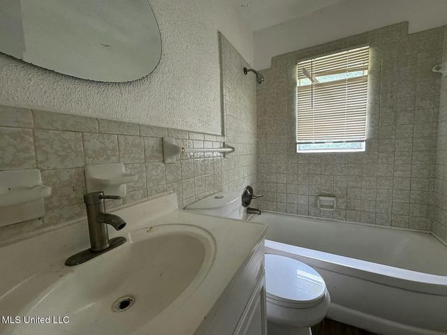 1734 Dixie Drive, Jackson, MS 39209