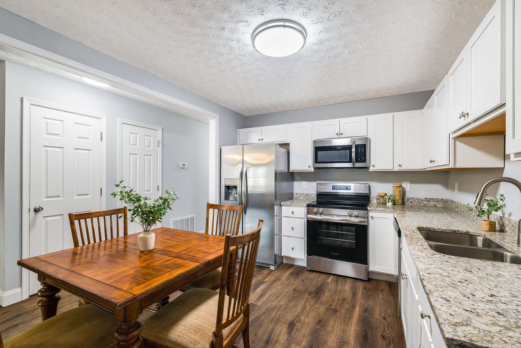 608 ARCH AVE, Waynesboro, VA 22980