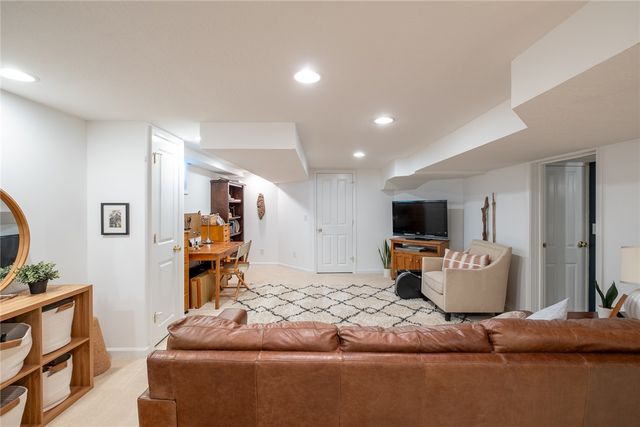 230 Volusia Avenue, Oakwood, OH 45409