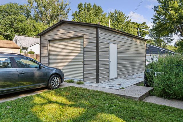 1083 Chatsworth Street N, Saint Paul, MN 55103