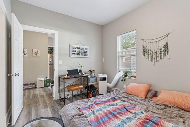 1083 Chatsworth Street N, Saint Paul, MN 55103