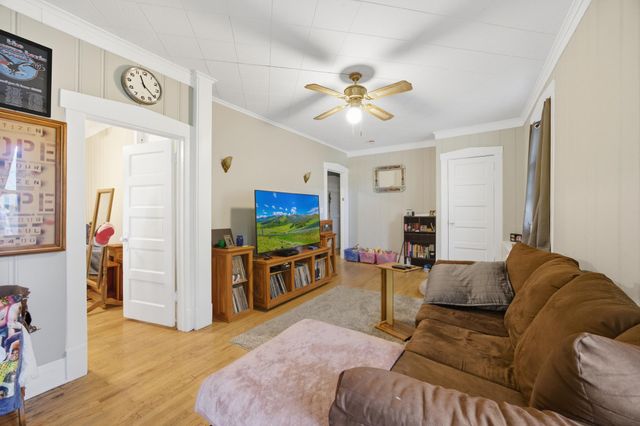 1083 Chatsworth Street N, Saint Paul, MN 55103