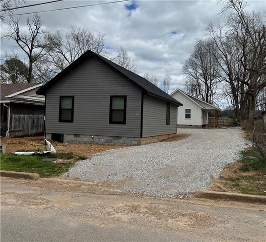 311 Douglas Street, Berryville, AR 72616