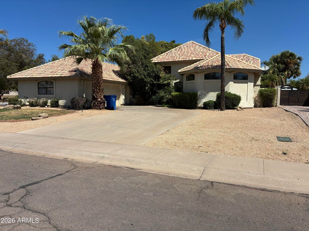 4602 E CAROLINA Drive, Phoenix, AZ 85032 — exterior