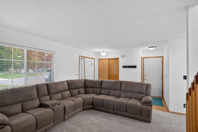 526 NE 56th Street, Pleasant Hill, IA 50327