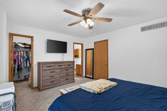 526 NE 56th Street, Pleasant Hill, IA 50327