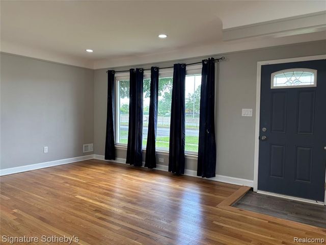 3170 Southfield Road, Dearborn, MI 48124