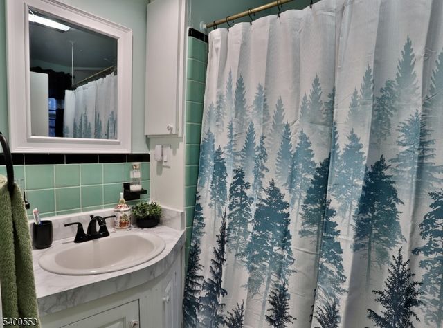 220 Oak Grove Rd, Franklin Twp., NJ 08867