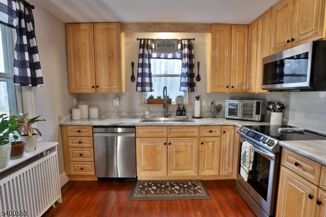 220 Oak Grove Rd, Franklin Twp., NJ 08867