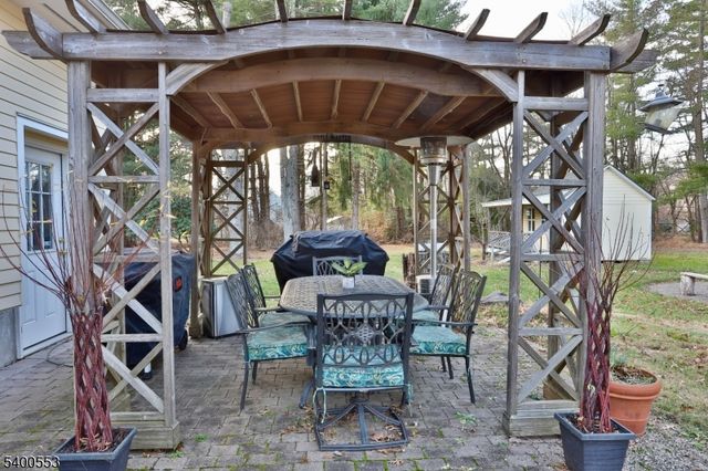 220 Oak Grove Rd, Franklin Twp., NJ 08867