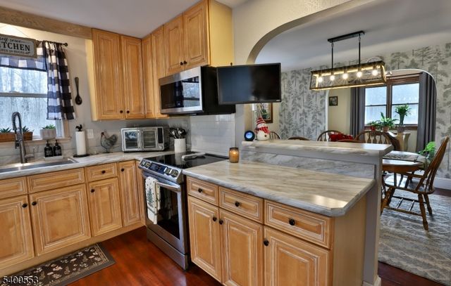 220 Oak Grove Rd, Franklin Twp., NJ 08867