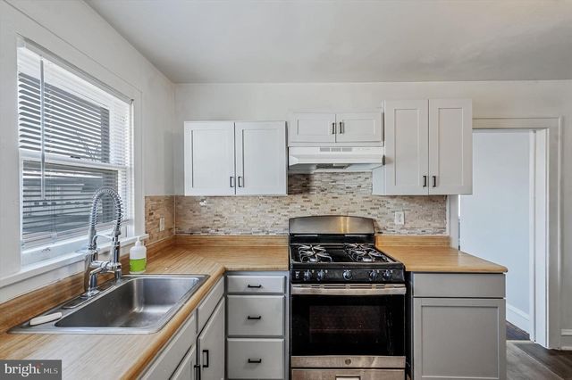 15 E GRIFFITH ST, Penns Grove, NJ 08069