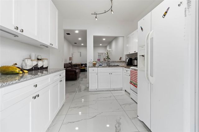 64 SW 15th Ter, Homestead, FL 33030