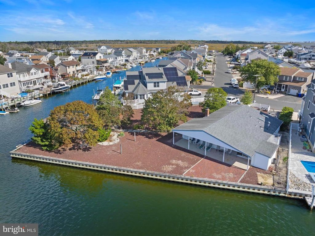 Image 1 of property listing at 34 W GRANADA DR, Brick, NJ 08723