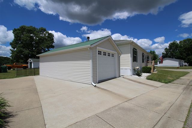 823 Raisin River Road, Three Rivers, MI 49093