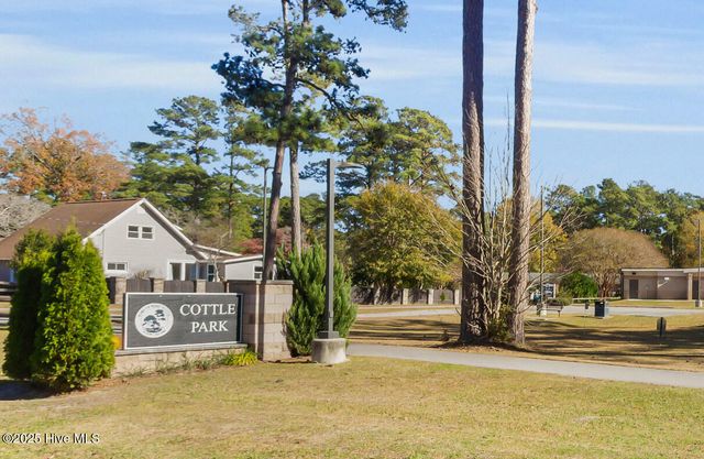 605 River Road, New Bern, NC 28562