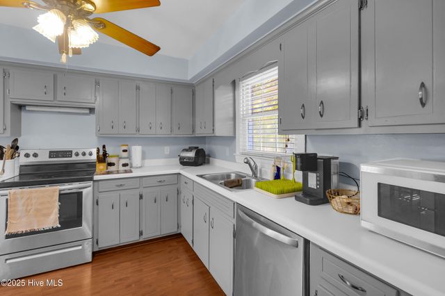 605 River Road, New Bern, NC 28562