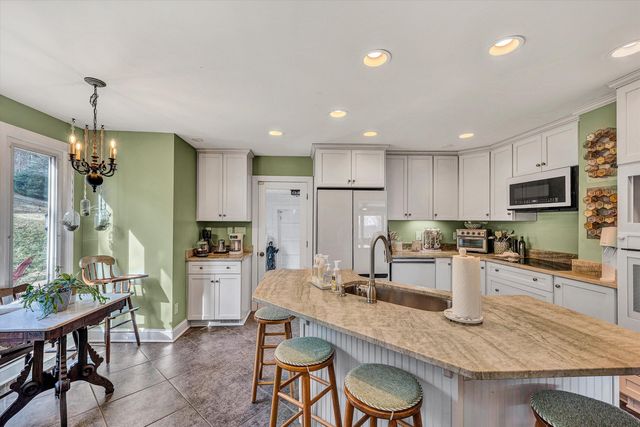 8340 Poplar Springs LN, Roanoke, VA 24018