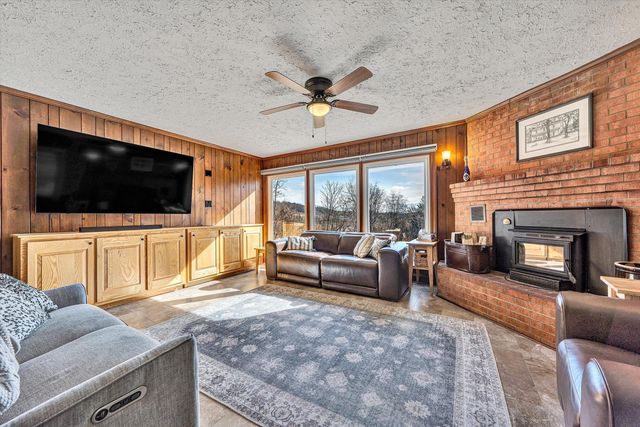 8340 Poplar Springs LN, Roanoke, VA 24018