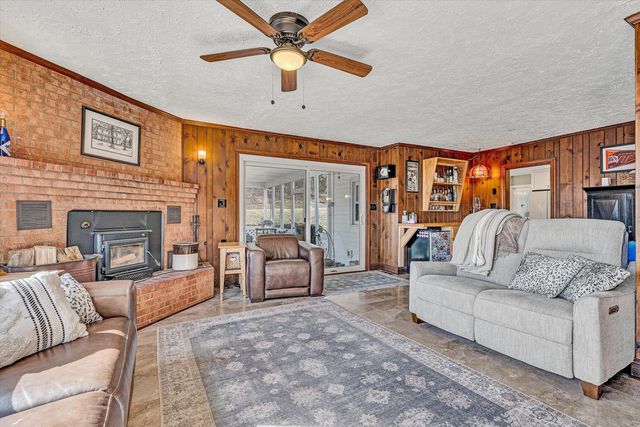 8340 Poplar Springs LN, Roanoke, VA 24018