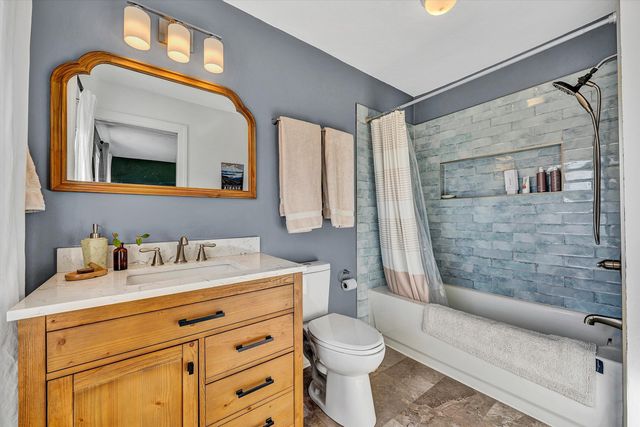 8340 Poplar Springs LN, Roanoke, VA 24018