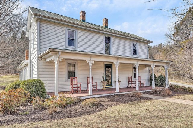 8340 Poplar Springs LN, Roanoke, VA 24018